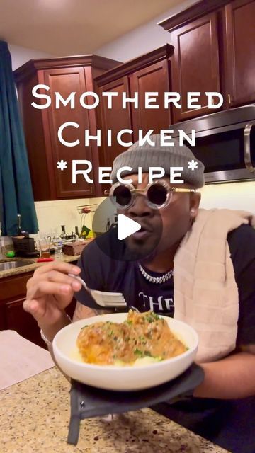 Soul Smothered Chicken, Smother Fried Chicken, Smothered Chicken Southern Soul Food, Smothered Chicken Southern, Smother Chicken And Rice, Smothered Chicken Videos, Smothered Chicken Tenderloins, Soul Dinner Ideas, Smoother Chicken Southern