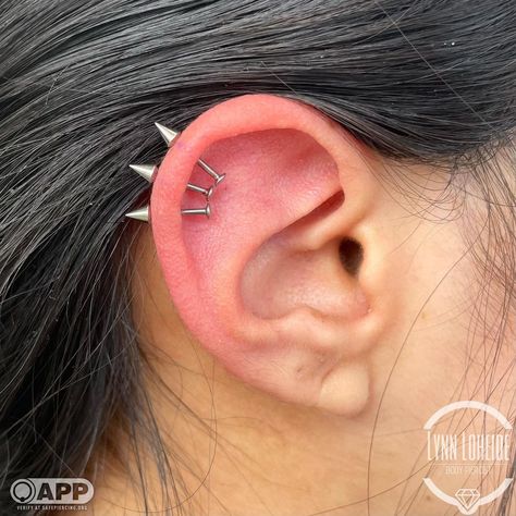 Triple Spike Helix Piercing, Ear Piercings Spikes, Triple Helix Piercing Spikes, Spike Ear Piercing, Spike Piercing, Emo Piercings, All Ear Piercings, Triple Helix Piercing, Double Helix Piercing