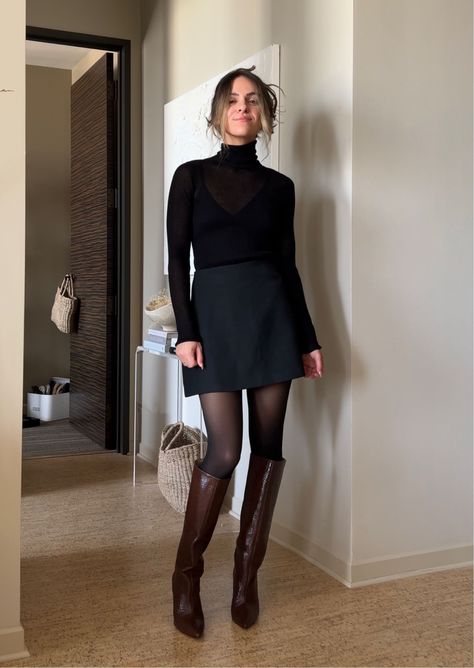 Office Outfits All Black, Sweater Material Skirt, Fall Work Style 2023, Mini Dress Office Work Outfits, Patterned Skirt Outfit Fall, Black Mini Skirt Street Style, Black A Skirt Outfit, Mini Skirt Outfit Office, Black Mini Skirt Outfit Office