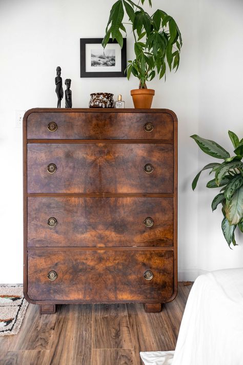 Dark Boho Home Decor, Vintage Minimalist Decor, Antique Apartment, Loft Studio Apartment, Beautiful Small Homes, Bedroom Design Inspiration, Budget Apartment, Wooden Dresser, Apartment Budget