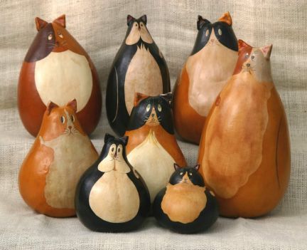 Gooseneck Gourd Ideas, Gourd Art For Beginners, Painting Gourds Ideas, Gourd Painting Ideas, Painted Gourds Ideas, Decorated Gourds, Painting Gourds, Cat Gourd, Gourd Ornaments