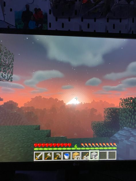 pc Pc Fake Story, Minecraft Setup, Minecraft On Pc, Minecraft Sunset, Minecraft Room Decor, Minecraft Aesthetic, Pc Photo, Setup Gamer, Photo Games