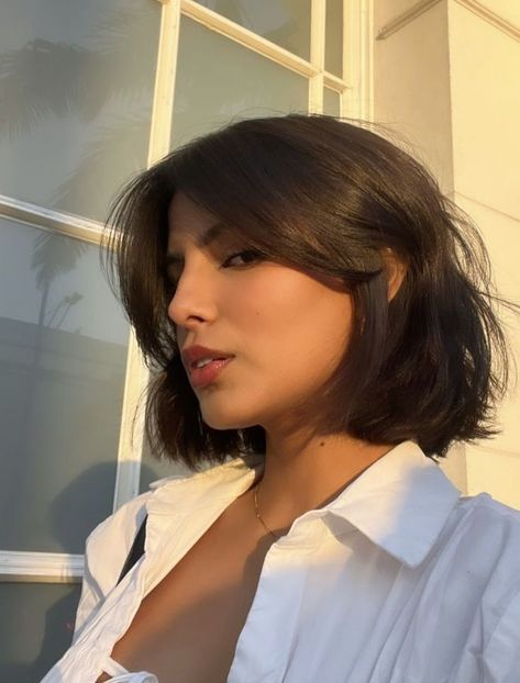 Top 50 Short Bob Hairstyles for Women in 2024 (Detailed Gallery + Video) | 50 Stunning Short Bob Hairstyles for Women Trending in 2024 | Aesthetic Women's Hairstyles & Haircut Inspo Bob Big Forehead, Short Black Hair With Highlights Caramel, Chin Length Haircut With Layers, Dark Brown Bob With Bangs, 90s Layered Bob With Bangs, Chin Length Brown Hair, Dark Academia Short Hair, Dark Academia Haircut, Short 90s Bob