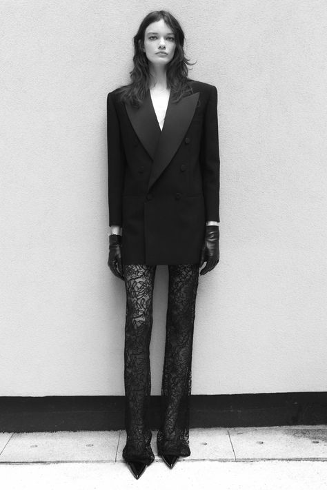 Saint Laurent Pre-Fall 2022 Fashion Show | Vogue Dress Over Pants Street Style, Double Breasted Tuxedo, Fabric Board, Look Office, Black Fr, Tuxedo Jacket, Pre Fall, Straight Leg Pants, Outfit Inspirationen