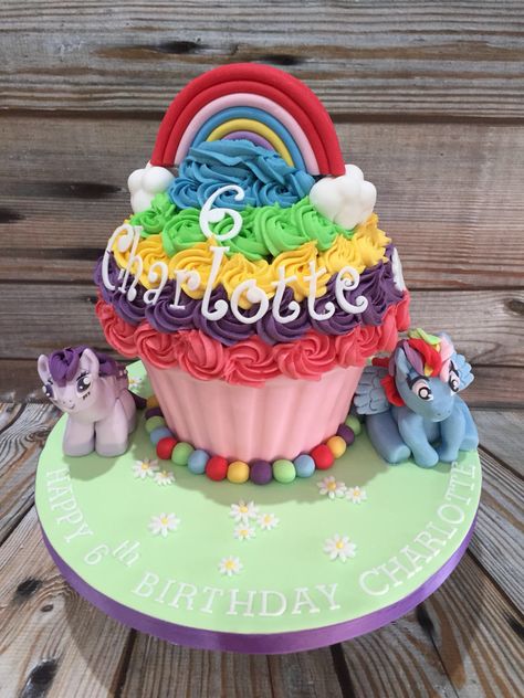 Rainbow Dash My Little Pony giant cupcake. Formation Ideas, Giant Cupcake Cakes, Big Cupcake, Rainbow Cakes, Rainbow Frosting, Trolls Party, My Little Pony Birthday Party, Little Pony Birthday Party, Pony Cake