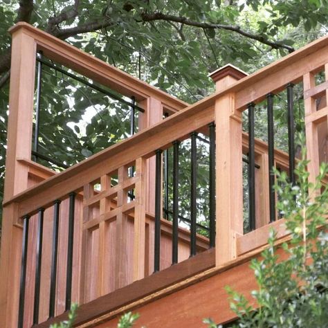 10 Deck Railing Design Ideas | The Family Handyman Craftsman Railing, Craftsman Porch Railing, Railing Styles, Wood Deck Railing, Porch Railing Designs, Craftsman Porch, Deck Railing Design, Privacy Wall, Deck Makeover