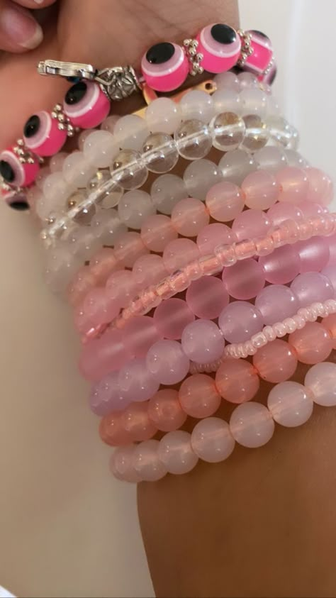 Body Jewelry Diy, Pink Bracelets, Girly Bracelets, Crystal Bead Jewelry, Wrist Jewelry, Bead Charms Diy, Diy Bracelet Designs, Diy Bracelets Patterns, Beads Bracelet Design