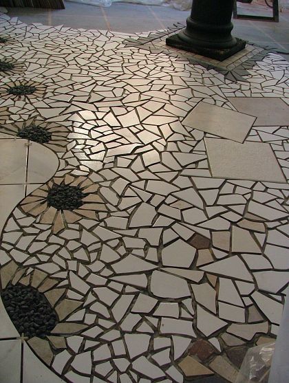 Casa In Pallet, Mosaic Walkway, Mosaic Floors, Colored Tiles, Mosaic Tile Table, Mosaic Tile Sheets, Mosaic Tile Designs, Luxury Vinyl Tile Flooring, Mosaic Tile Backsplash