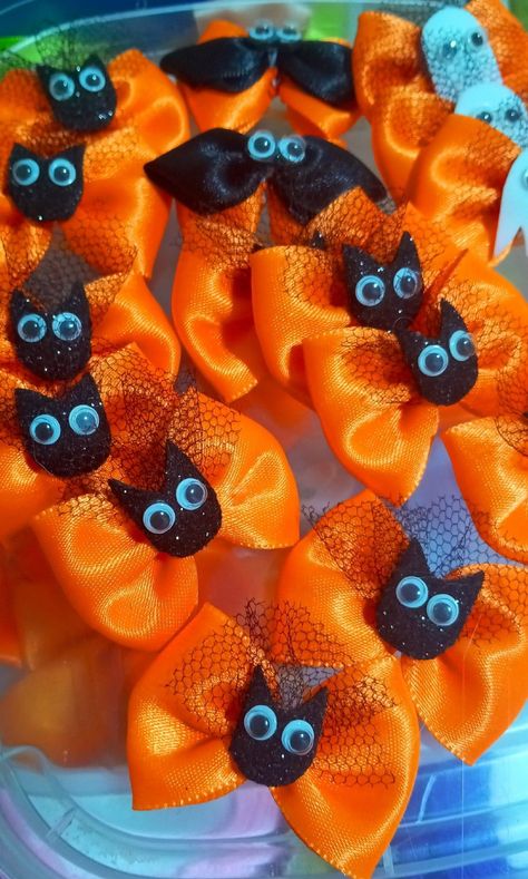 Halloween Bows Diy, Neon Unicorn, Halloween Hair Accessories, Halloween Party Activities, Girls Hair Bows Diy, Diy Hair Accessories Ribbon, Halloween Hair Bows, Meat Cleaver