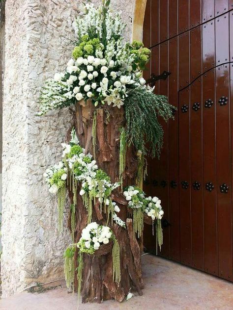 Foyer Floral Arrangements, Birch Wood Decor Ideas, Enchanted Forest Flower Arrangement, Isle Flowers, Church Flower Arrangements, Diy Arrangements, Creative Flower Arrangements, Flower Arrangements Simple, Church Flowers