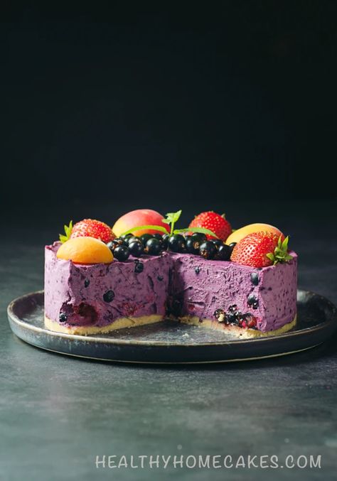 No Bake Blackcurrant Cheesecake (Vegan | Gluten Free) - Healthy home cakes Blackcurrant Cheesecake, Cheesecake Vegan, Gluten Free Desserts Recipes, Healthy Gluten Free, Gluten Free Desserts, Cheesecake Recipes, No Bake, Cashew, Vegan Gluten Free