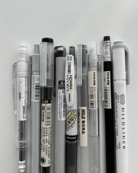 Muji Stationery, Muji Pens, Studying Stationary, Pretty School Supplies, Stationery Obsession, Wallpaper Iphone Lucu, Cute Stationary School Supplies, Cute School Stationary, Cool School Supplies