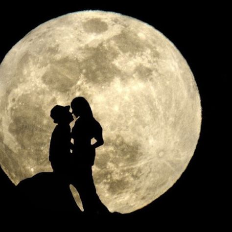 Moonipulations Full Moon Love Spell, Moon Love Quotes, Full Moon Photography, Cap Doi, Love Wallpapers Romantic, Love Moon, Moon Photos, Moon Pictures, Photography Images