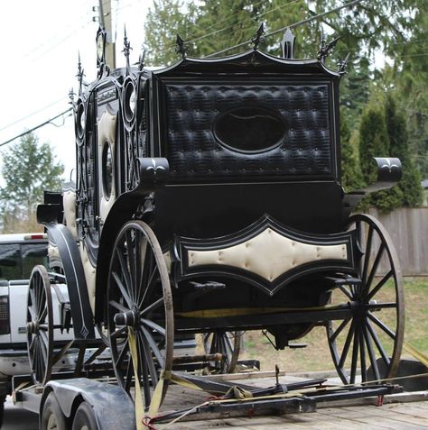 Black Carriage - fit for an evil queen ... Castle Versailles, 1800 Aesthetic, Creepy Wedding, Reference Places, London 1800, Black Carriage, Royalty Dr, Les Miserable, Gothic Dollhouse