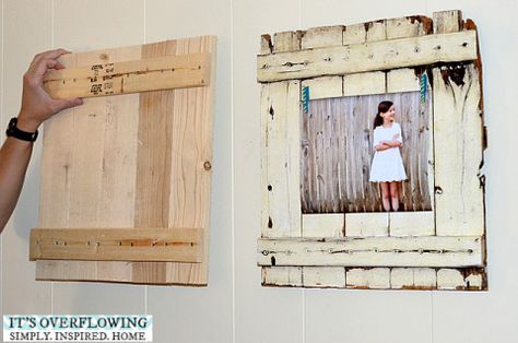 DIY Primitive Panel Picture Frame (With Easy to Change Pictures) Frame Tutorial, Picture Frame Decor, Diy Picture Frames, Pallet Crafts, Frame Ideas, Wooden Picture Frames, Diy Picture, Wooden Picture, Ideas Vintage