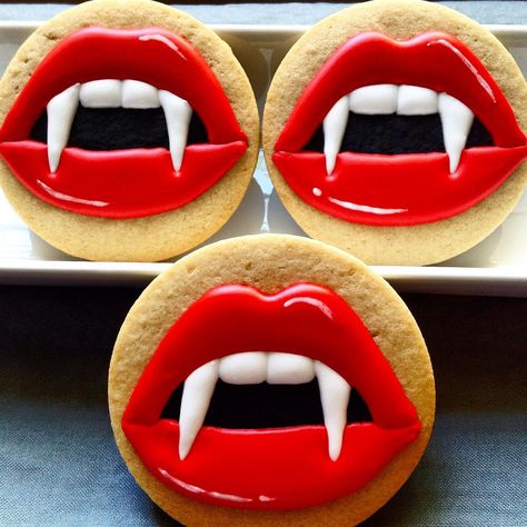 True Blood Season Premiere | Cookie Connection Sadly picture inspiration only. Vampire Teeth Cookies, Horror Cookies Decorated, Round Halloween Cookies, Round Sugar Cookies Decorated, Decorating Halloween Cookies, Horror Cookies, Vampire Cookies, Decorated Halloween Cookies, Scary Halloween Cookies