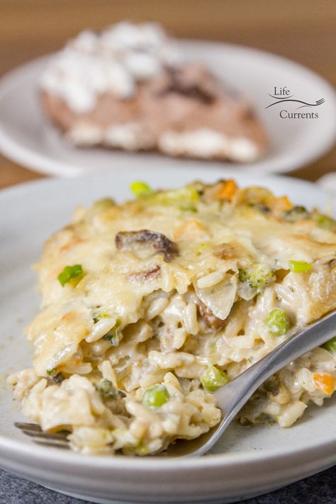 Vegetable Rice Casserole with slices of Edwards Hersheys Frozen Pie Singles Vegetarian Rice Casserole, Meatless Casserole Recipes, Vegetable Rice Casserole, Mushroom Rice Casserole, Casserole Vegetarian, Vegetarian Casserole, Veggie Casserole, Frozen Pie, Vegetable Rice