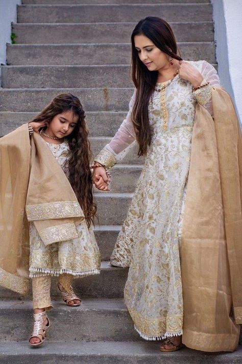 Mother Daughter Twining Dress, Mom Daughter Matching Dresses Mommy And Me, Mother Daughter Dresses Matching Wedding, Twining Outfits Mother Daughters, Mother Daughter Same Dress, Lehenga Sharara, Ivory Anarkali, Matching Lehenga, Mommy Daughter Dresses