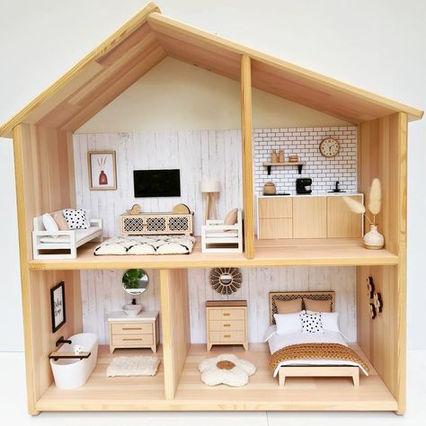 Izzy's Wonders: Miniatures on Instagram: “I've given the IKEA dollhouse a makeover using monochrome and neutrals 🤎🖤🤍. A dollhouse doesn't need to be overly complicated or cluttered.…” Tiny House Dollhouse, Maileg Ikea Dollhouse, Lundby Dollhouse Makeover, Ikea Dollhouse Makeover, Ikea Dolls House, Ikea Dollhouse Hack, Scandi Lounge, Doll House Makeover, Doll Furniture Plans