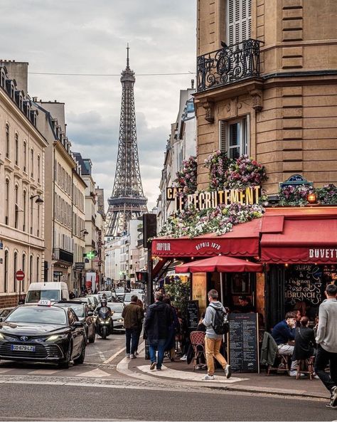 Cafe Scene, Paris Streets, Streets Of Paris, Paris Pictures, Paris Cafe, Paris Street, Incredible Places, Urban Landscape, Paris France