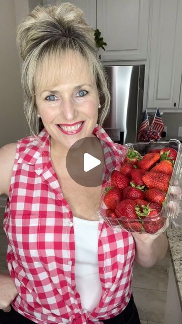 Easy Kabobs, Dessert Kabobs, Viral Food, America Birthday, Fruit Kabobs, Fruit Dessert, Summer Favorites, Food Dessert, Yummy Desserts