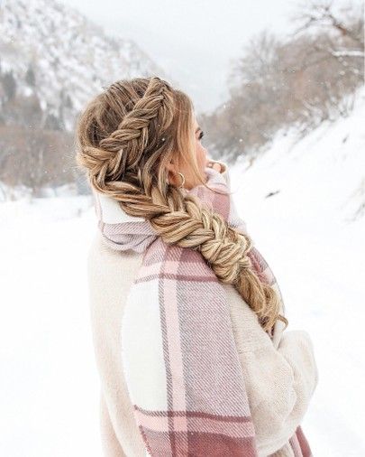 Sweater Hairstyles Winter, Hair Styles For Photoshoots, Hair Styles For Christmas, Cute Hairstyles For Christmas, Winter Hair Styles, Winter Hairstyles For Long Hair, Cute Winter Hairstyles, Christmas Hairstyles, Easy Hairstyles For Long Hair