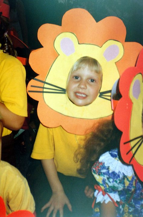 How to Make a Lion Costume -- via wikiHow.com Diy Lion Headdress, Lion Mask Diy, Homemade Lion Costume Kids, Cowardly Lion Costume Diy, Diy Lion Costume, Cardboard Lion Mask, Lion Costumes, Lion Costume Diy, Baby Lion Costume