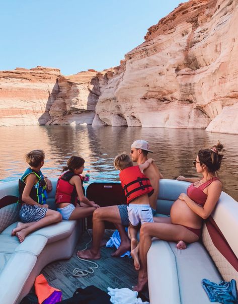 7 reasons to go to Lake powell Large Family Goals, Family Lake Aesthetic, Boat Life Aesthetic Family, Family Of Six Aesthetic, Dream Future Life Family, Lake Life Aesthetic Family, Cute Aesthetic Family, Lake Mom Aesthetic, Beach Life Family