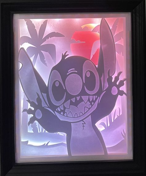 Cadre lumineux Lilo et Stitch Shadowbox Ideas Diy, Lightbox Design, Flower Shadow, Jack Skeleton, Projets Cricut, Lilo Y Stitch, Flower Shadow Box, Lilo Et Stitch, Kirigami