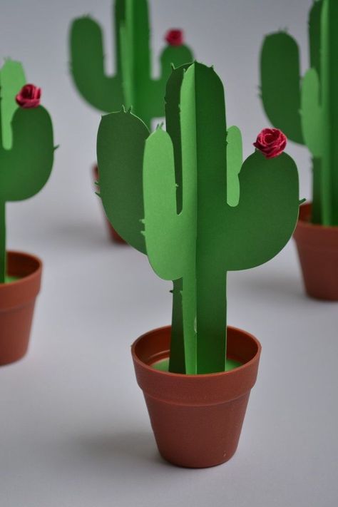 Cactos de papel em 3D, no vaso marrom de plástico. Quantidade mínima para a compra são de 6 unidades. TriProC Original Gift DIY 6-piece Cacti Cup Coasters Set with Flower Pot Shaped Holder For Home Decoration The coaster set looks like cactus when put together ,just like the picture show Paper Cactus Template, Cactus Template, Paper Cactus, Cactus Craft, Cactus Party, Paper Plants, Cowboy Party, Toy Story Party, Mexican Party