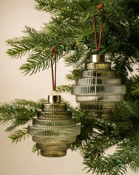 Get The Look | Four Christmas Trees - Studio McGee Entryway Ideas Vintage, Christmas Tree Tips, Rosemary Green, Clear Glass Ornaments, Best Christmas Tree, Decorating Hacks, Holiday 2024, Living Room Christmas, Christmas Tree Decorating