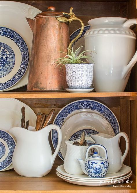 Decorating With Blue And White, Decorating With Blue, Hutch Decor, Blue White Decor, Copper Decor, Ideas For Decorating, Bedroom Decorating Ideas, White Dishes, Blue And White China