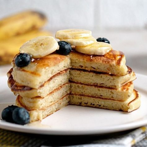 Fluffy Banana Ricotta Pancakes Recipe : How to make it.. Easy Ricotta Pancakes, Ricotta Cheese Pancakes, Homemade Rice Pudding, Shortbread Bars Recipes, Sopapilla Recipe, Fluffiest Cinnamon Rolls, Ricotta Cheese Recipes, Ricotta Pancakes, Buttery Shortbread Cookies