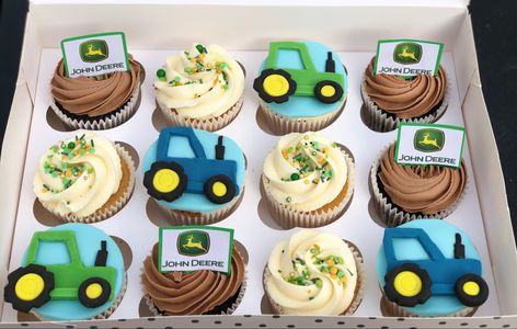 Tractor Birthday Cupcakes, Tractor Cupcakes, Tractor Birthday Cakes, Outfits Bonitos, Tractor Birthday, Buttercream Cupcakes, Third Birthday, 6th Birthday, Birthday Cupcakes