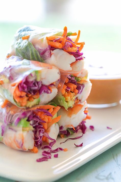 Shrimp Summer Rolls with Peanut Hoisin Dipping Sauce – Love the colors in these FRESH homemade Vietnamese style spring rolls! Weight Watchers Smart Points: 4 • Calories: 138 per roll with sauce Hoisin Dipping Sauce, Shrimp Summer Rolls, Vietnamese Style, Peanut Dipping Sauces, Gourmet Sandwiches, Summer Rolls, Skinny Taste Recipes, Hoisin Sauce, Peanut Sauce