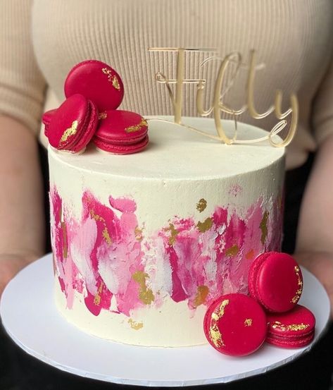 Birthday Cake Macarons Decoration, Macaroon Cake Decoration, Cakes With Macarons, Cakes Vanilla, Macarons Cake, Modern Birthday Cakes, Macaroon Cake, 14th Birthday Cakes, Vanilla Pod