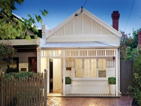 single fronted victorian weatherboard cottage - Google Search ... Single Fronted Terrace, Single Fronted Victorian Renovation, Edwardian Cottage, White Cottages, Terrace Exterior, Weatherboard Cottage, Workers Cottage, Terrace Houses, Facade Ideas