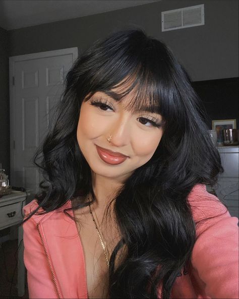 Wispy Bangs Round Face Long Hair, Latina With Bangs, Short Hair Latina, Hair Styles Latina, Wispy Bangs Round Face, Round Face Hairstyles Long, Hair Latina, Latina Hair, Hair Round Face