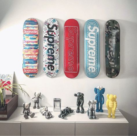 Skate Board Bedroom Ideas, Skate Board Room Ideas, Skateboard Deck On Wall, Skate Board Decoration, Supreme Wall Art, Skateboard Deck Decor, Supreme Skateboard Decks On Wall, Skate Decks On Wall, Skate Boards On Wall