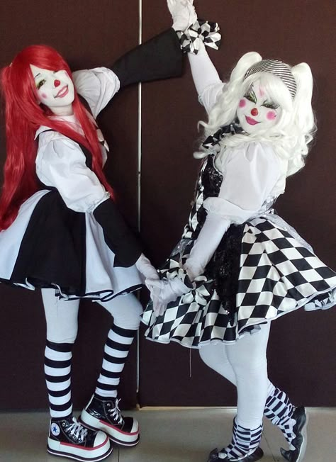 Jester Halloween, Creative Halloween Costume Ideas, Clown Costume Women, Clown Pics, Clown Suit, Circus Outfits, Female Clown, Halloween Is Coming, Halloween Clown