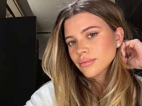 Book a Salon Appointment ASAP: Celeb Hairstylists Share Fall’s Prettiest Hair Colors — Vogue Sofia Richie Hair, Pregnancy Hairstyles, Different Shades Of Blonde, Trendy We Fryzurach, Holly Golightly, Champagne Blonde, Beige Blonde, Vogue Spain, Sofia Richie