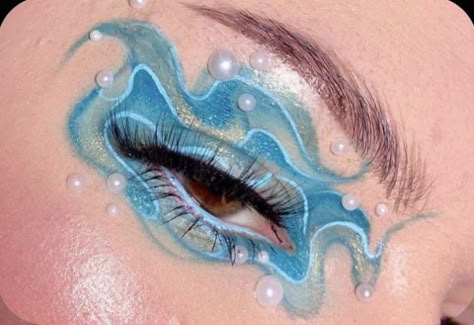 Makeup Ideas With Pearls, Ocean Makeup, Blue Makeup Ideas, Mekap Mata, 20 Makeup, Makeup Drawing, Cute Eye Makeup, Face Art Makeup, Barbie Makeup