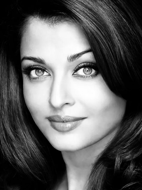 Aishwarya Rai Pencil Sketch, Potrait Refrences Women Indian, Potrait Sketch Celebrity, Aishwarya Rai Black And White, Aishwarya Rai Sketch, Aishwarya Rai Portrait, Bollywood Portraits, Aishwarya Rai Drawing, Celebrity Portrait Drawing Pencil