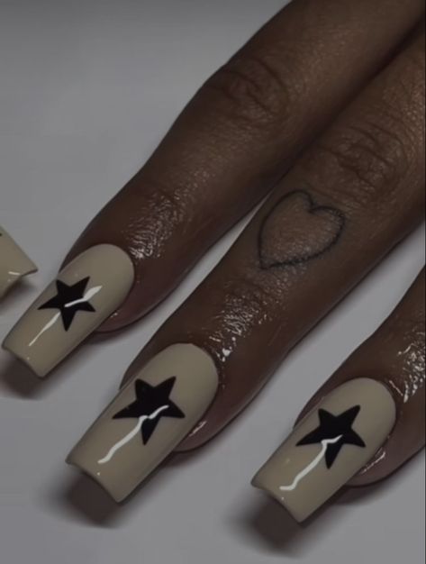 Utopia Nails Travis Scott, Drake Inspo Nails, Travis Scott Nails Design, Travis Scott Nails Design Utopia, Rap Concert Nails, Tarayummy Nails, Street Wear Nails, Tara Yummy Nails, 2010s Nails