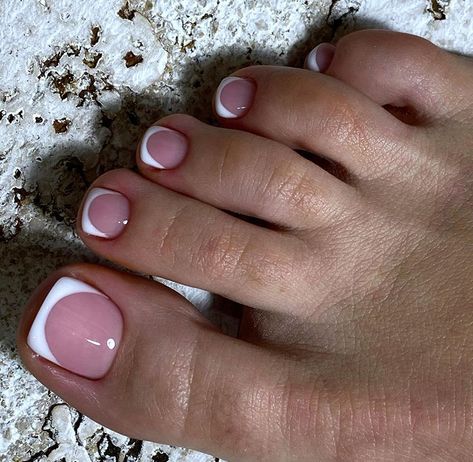 French Pedicure With Pink Base, French Toes Pedicure, Pink French Pedicure, French Pedicure Ideas, Pedicure White, Pedicure Designs Toenails, Gold Acrylic Nails, French Pedicure, Pedicure Nail Designs