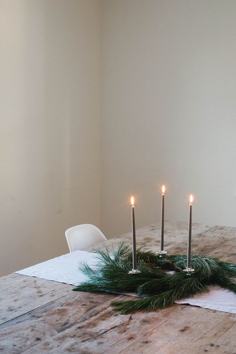 DIY | Christmas Table Wreath and Preparing Your Home for Hosting - A Daily SomethingA Daily Something Christmas Table Wreath, Table Wreath, Diy Christmas Table, Minimalist Christmas Decor, Diy Jul, Natural Christmas Decor, Pretty Candle, Minimal Christmas, Simple Christmas Decor