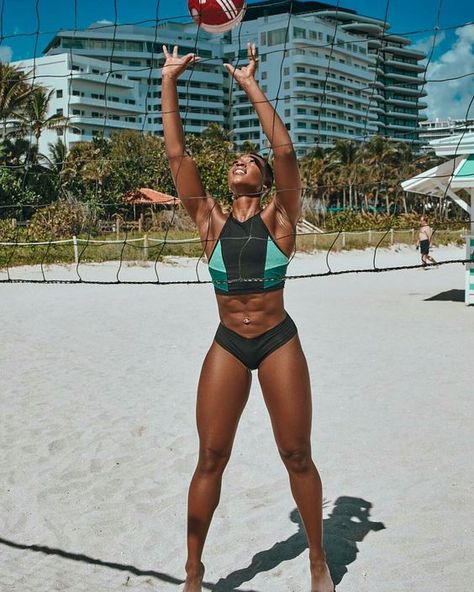 Tone Body Black Women, Woman Bodybuilder, Fitness Attire, Fit Bodies, Muscular Legs, Black Fitness, Workout Inspiration, Gym Inspo, Quotes Thoughts