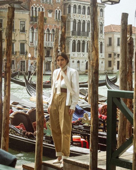 B E T T I N A  L O O N E Y on Instagram: “Waiting for a gondola 🖤” Bettina Looney, Work Mood, Style Muse, Work Style, Cotton Pants, Cape Town, A Style, Style Icons, Capsule Wardrobe