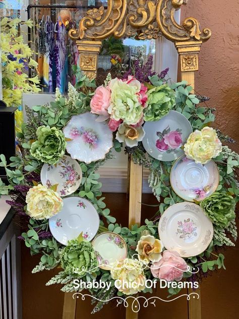 Beautiful Vintage Style China Garden Wreath I made ,I have at my Shop ~~on Facebook Shabby Chic~Of Dreams Decorating With Vintage Plates, Wreath Made From China Plates, Vintage Decorating Ideas For The Home Retro Style Living Rooms, China Plate Wreath, Plate Wreath Diy, Teacup Wreath, Decorating With Plates, Plate Wreaths, Plate Wreath