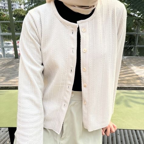 SIRA - Kanza Cardigan - outer knit lengan panjang atasan wanita Harga Produk: Rp155.000 Ootd Cardigan, Kaos Oblong, Ootd, Fashion Outfits, Knitting, Quick Saves